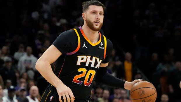 Phoenix Suns center Jusuf Nurkic (20) drives against the New York Knicks in the first half at Footprint Center.